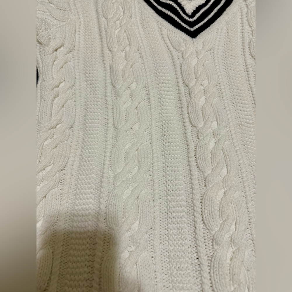 Lauren Ralph Lauren cable-knit cricket sweater with navy blue V-neck Woman’s Med - Picture 4 of 7